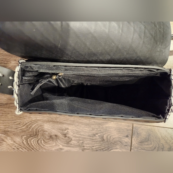 Upcycled Black Vegan Leather Purse with Silver Metal Hardware using Soda Tabs - Picture 10 of 10